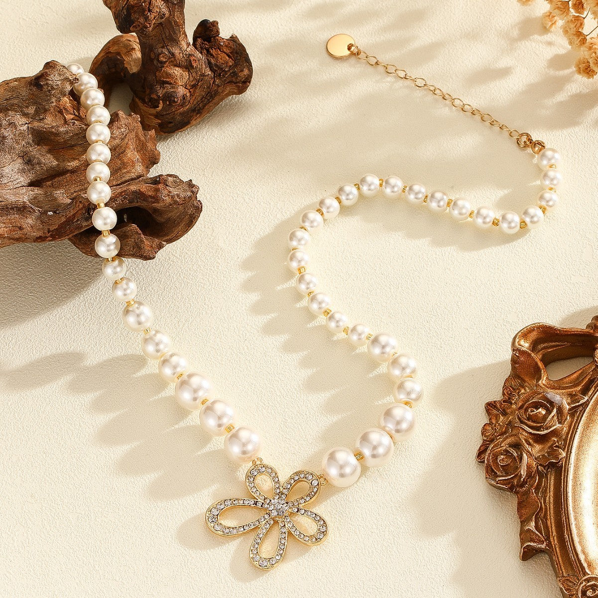 Fashionable French Romantic Flower Necklace