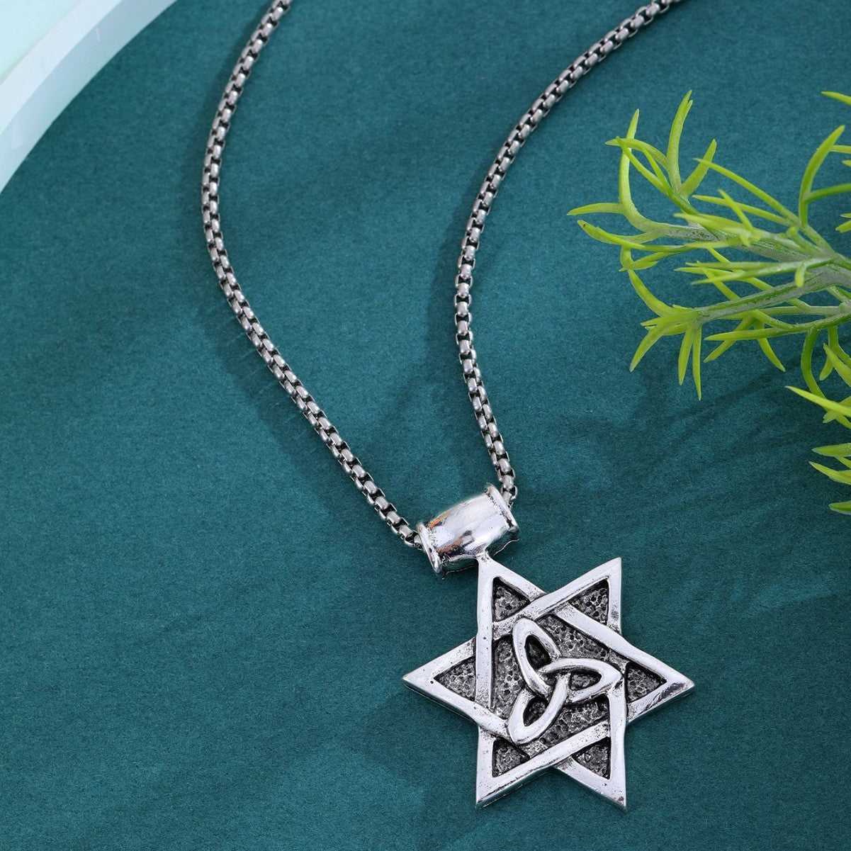 Fashionable And Personalized Six Pointed Star Pendant Collarbone Chain