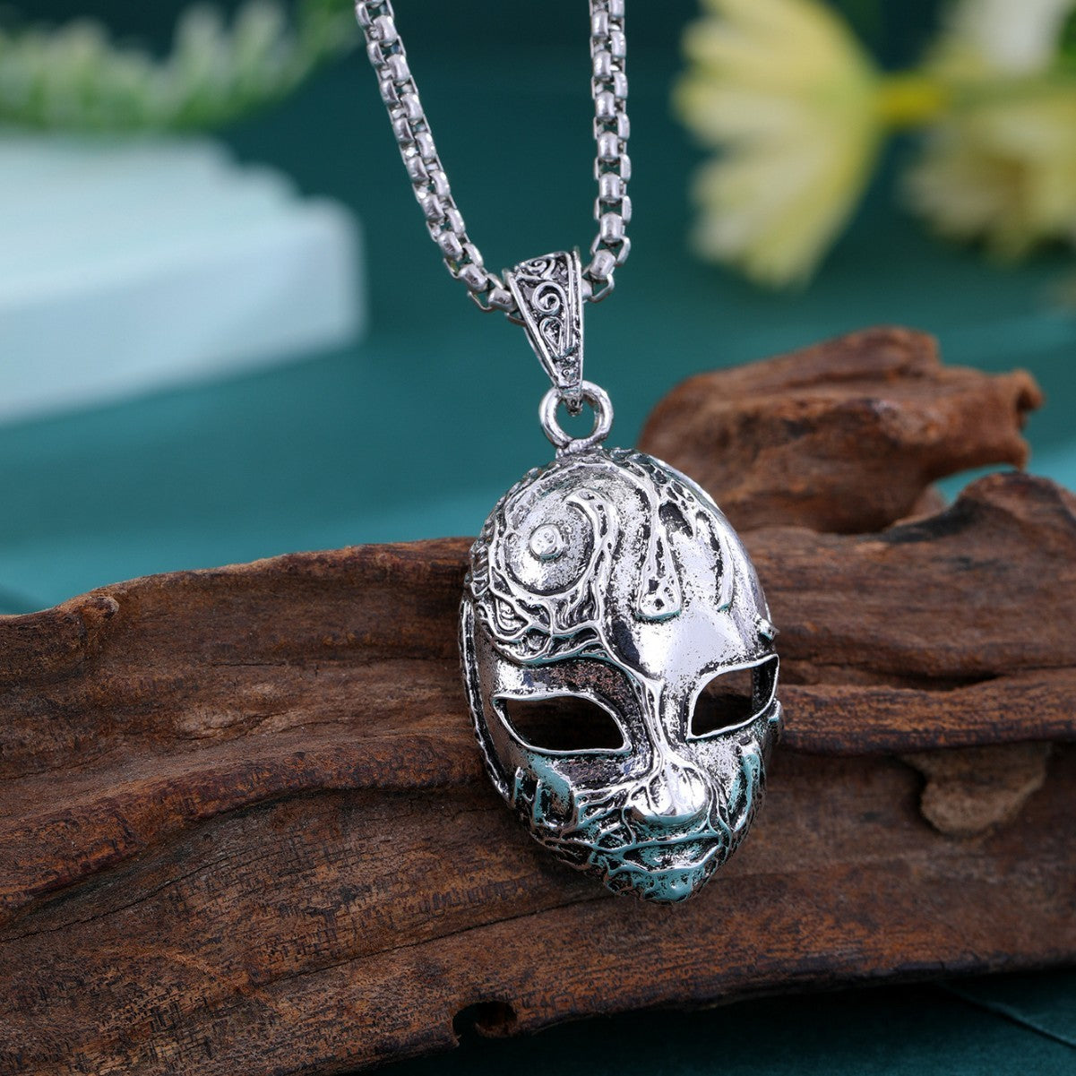 Fashionable And Personalized Zinc Alloy Halloween Mask Pendant