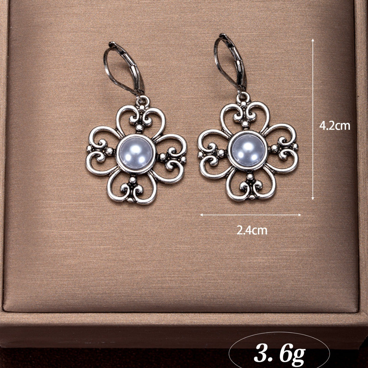 Women's Retro Retro Gold-plated Inlaid-piece Pearl Earrings